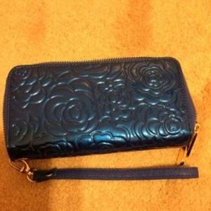 Blue Clutch